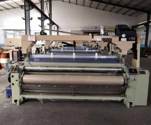 Mesin di pabrik yang memproduksi geotextile.