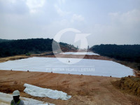 Proses instalasi geotextile pada suatu project di Riau