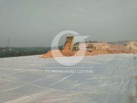 Adanya lapisan geotextile dapat mencegah terkikisnya lapisan tanah oleh air. Proses Pemasangan Geotextile di daerah Riau